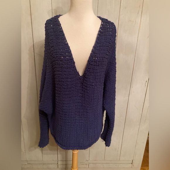 Free People Dolphin Bay Deep blue knit‎ ￼Oversized V-neck Soft sweater Sz XS-M - Picture 4 of 11